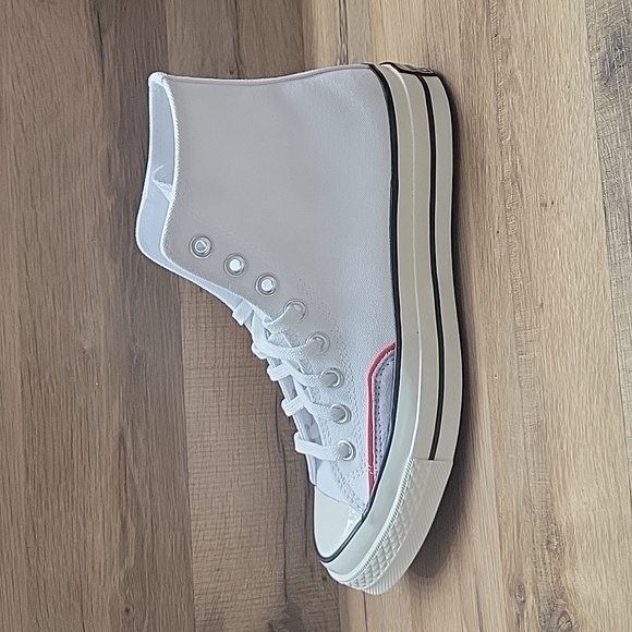 Converse High top Brand new in the box. - Picture 7 of 12